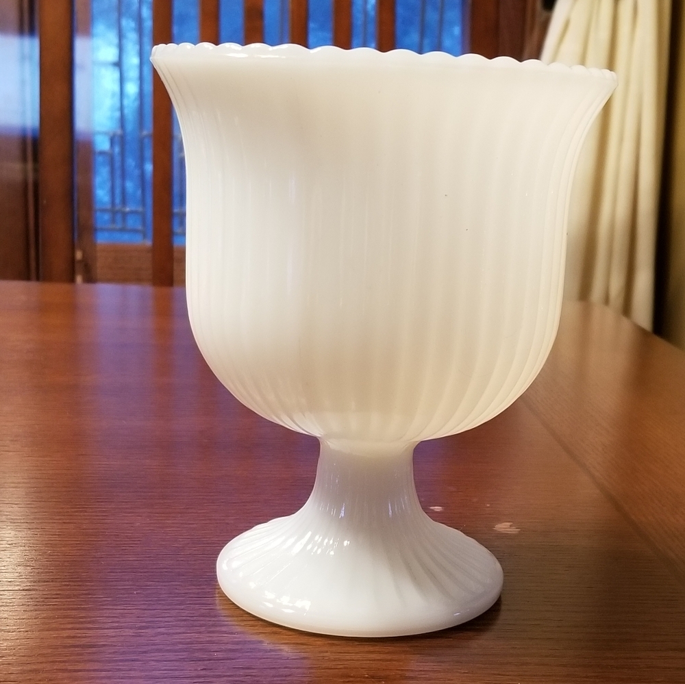 E O Brody Milglass Pedaetal Dish Planter USA
